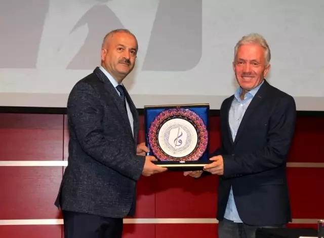 Aliya İzzetbegoviç Gebze'de anıldı Aliya İzzetbegoviç Gebze'de anıldı