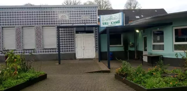 Almanya'da camiye çirkin saldırı Almanya'da camiye çirkin saldırı