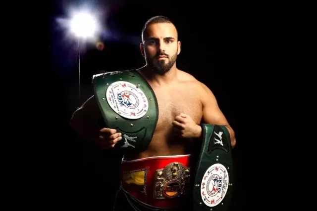 Alpay Yaman, EC Boxing ile sözleşme imzaladı