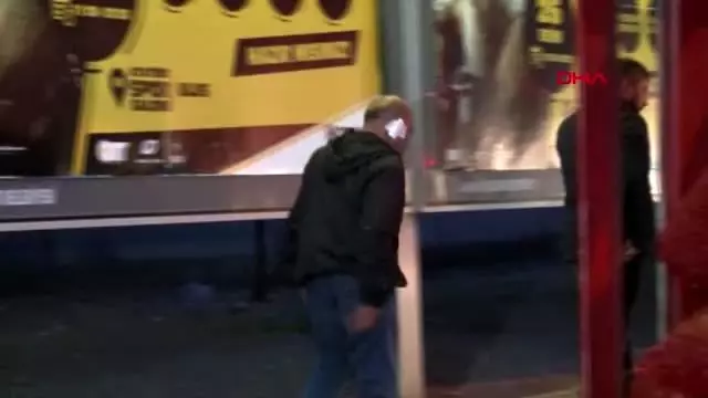 Ankara lastiği kopan kamyon devrildi, meyve ve sebzeler yola döküldü Ankara lastiği kopan kamyon devrildi, meyve ve sebzeler yola döküldü
