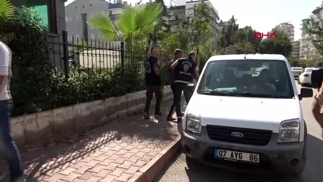 Antalya 400 bin liralık hırsızlığın kar maskeli şüphelisi yakalandı Antalya 400 bin liralık hırsızlığın kar maskeli şüphelisi yakalandı