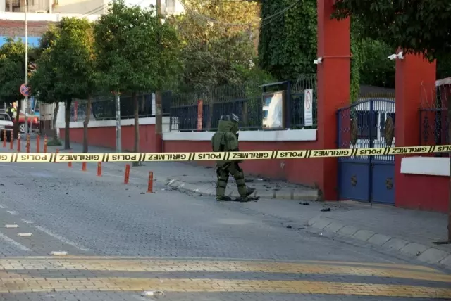 Aydın'da askeri bina önünde bomba paniği Aydın'da askeri bina önünde bomba paniği