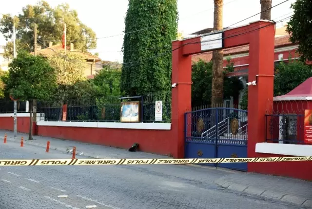 Aydın'da askeri bina önünde bomba paniği Aydın'da askeri bina önünde bomba paniği