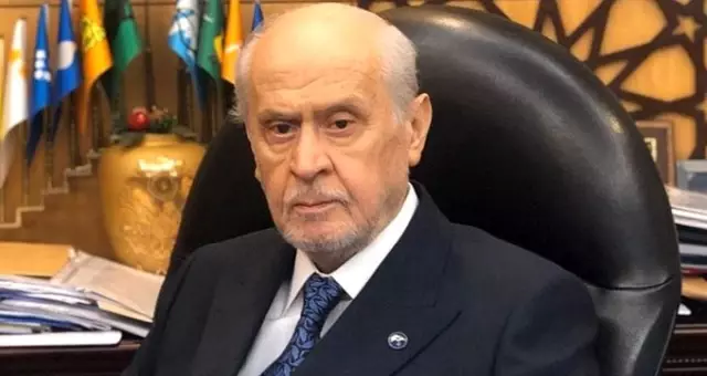 Bahçeli'nin ihraç ettiği Yusuf Halaçoğlu'na gönderdiği hediyeye Halaçoğlu'ndan