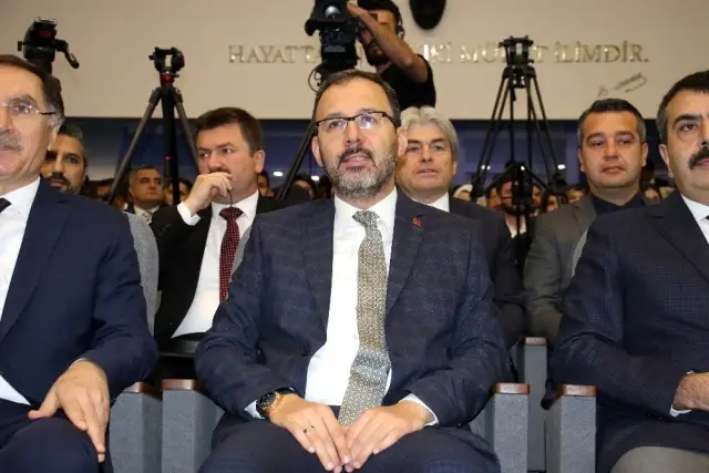 Bakan Kasapoğlu üniversitelerin Ombudsmanlık Topluluğu temsilcileri ile buluştu Bakan Kasapoğlu üniversitelerin Ombudsmanlık Topluluğu temsilcileri ile buluştu