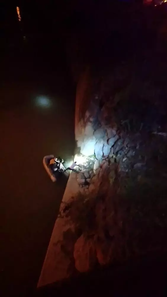 Balık tutarken Çoruh Nehrine düşen şahıs kurtarıldı Balık tutarken Çoruh Nehrine düşen şahıs kurtarıldı