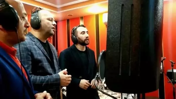 Barış Pınarı Harekatı'ndaki Mehmetçik için türkü bestelediler Barış Pınarı Harekatı'ndaki Mehmetçik için türkü bestelediler