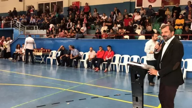 Başarılı sporcular ödüllendirildi Başarılı sporcular ödüllendirildi