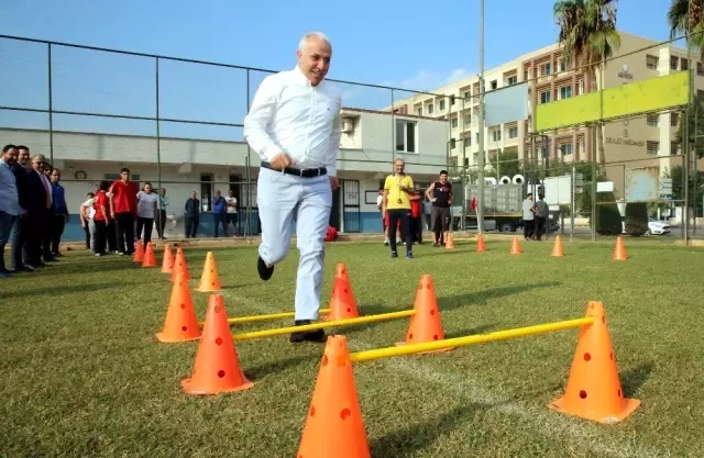 Başkan Gültak, özel çocuklarla antrenman yaptı Başkan Gültak, özel çocuklarla antrenman yaptı