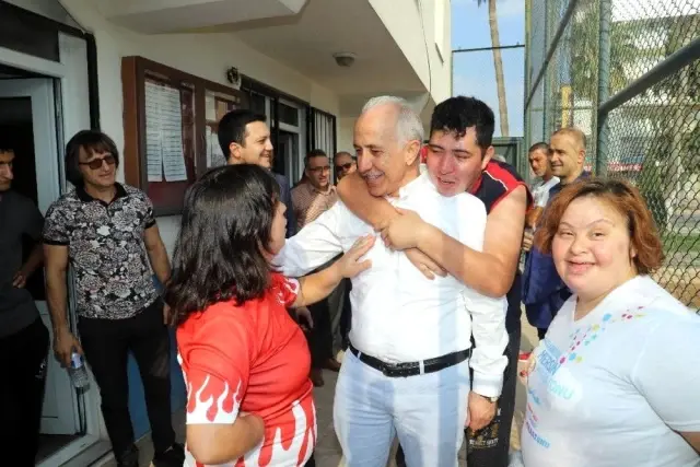 Başkan Gültak, özel çocuklarla antrenman yaptı Başkan Gültak, özel çocuklarla antrenman yaptı