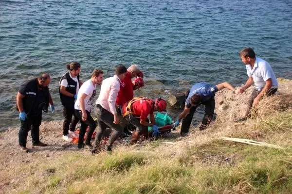 Bodrum'da balık tutanlar kayalıklarda erkek cesedi buldu Bodrum'da balık tutanlar kayalıklarda erkek cesedi buldu
