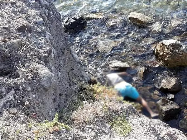 Bodrum'da balık tutanlar kayalıklarda erkek cesedi buldu Bodrum'da balık tutanlar kayalıklarda erkek cesedi buldu