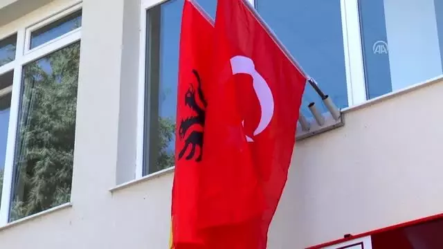Büyükelçiden, asker selamı tepkiyle karşılanan ilkokula ziyaret Büyükelçiden, asker selamı tepkiyle karşılanan ilkokula ziyaret