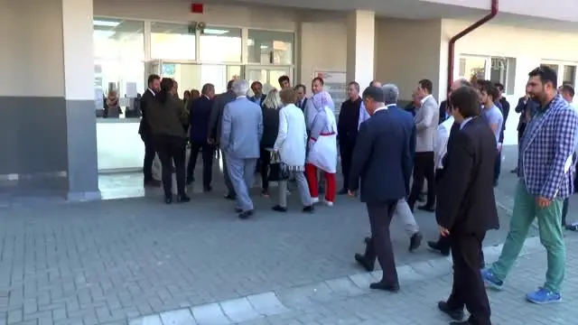 Büyükelçiden, asker selamı tepkiyle karşılanan ilkokula ziyaret Büyükelçiden, asker selamı tepkiyle karşılanan ilkokula ziyaret