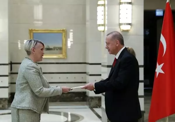 Büyükelçilerden Cumhurbaşkanı Erdoğan'a güven mektubu Büyükelçilerden Cumhurbaşkanı Erdoğan'a güven mektubu