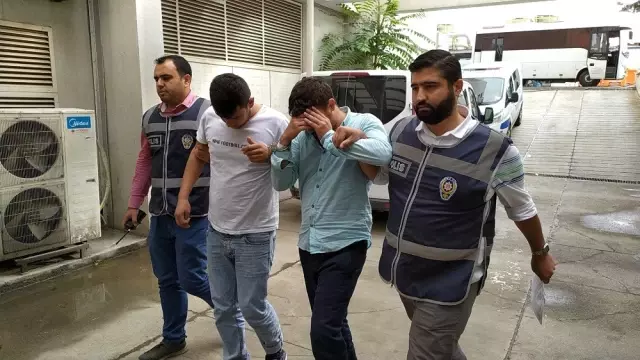 Çaldıkları aracı parçalamak üzereyken yakalandılar Çaldıkları aracı parçalamak üzereyken yakalandılar