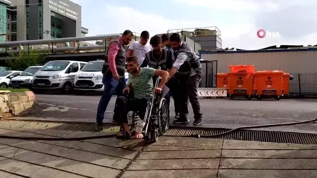 Çaldıkları aracı parçalamak üzereyken yakalanan 3 şahıs adliyeye sevk edildi Çaldıkları aracı parçalamak üzereyken yakalanan 3 şahıs adliyeye sevk edildi