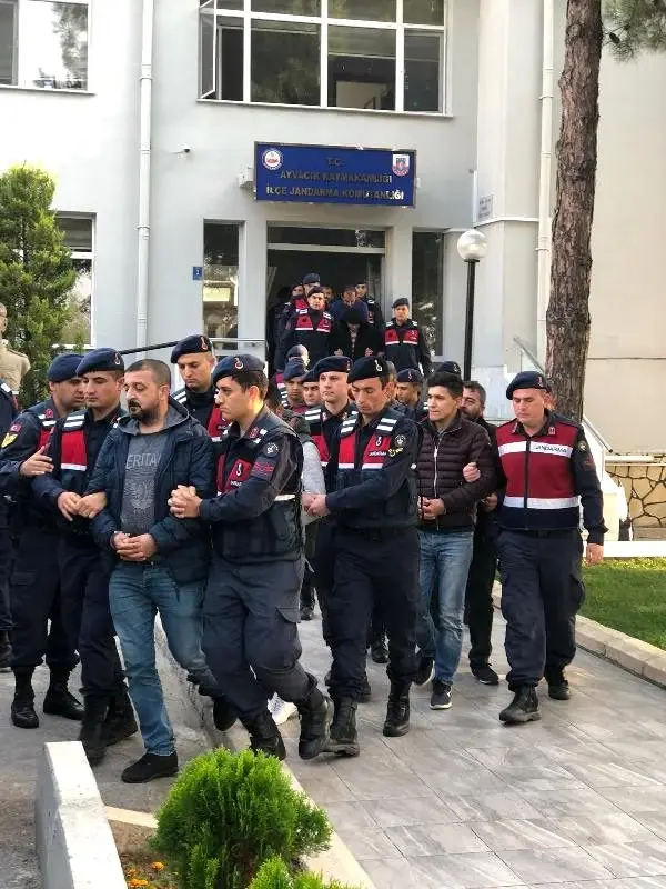 Çanakkale'de göçmen kaçaklığına 8 tutuklama