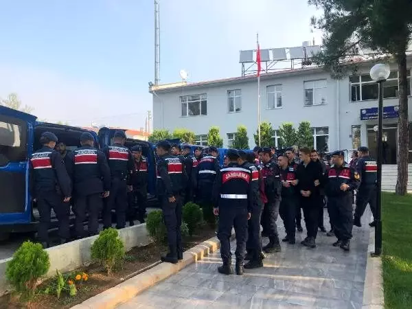 Çanakkale'de göçmen kaçaklığına 8 tutuklama Çanakkale'de göçmen kaçaklığına 8 tutuklama