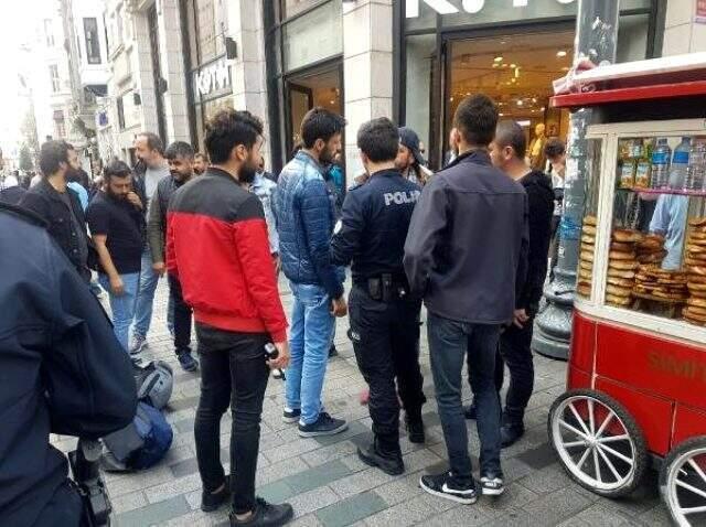 'Çantamda bomba var' diye bağırdı, Taksim'de gözaltına alındı