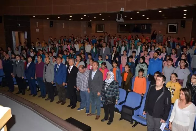 Çaycuma'da Çocuk Belediye Başkanı Nisanur Yıldırım oldu Çaycuma'da Çocuk Belediye Başkanı Nisanur Yıldırım oldu