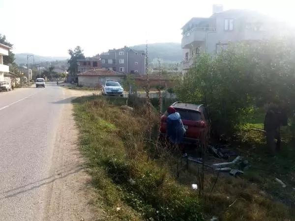 Cip tarlaya uçtu: 3 yaralı Cip tarlaya uçtu: 3 yaralı
