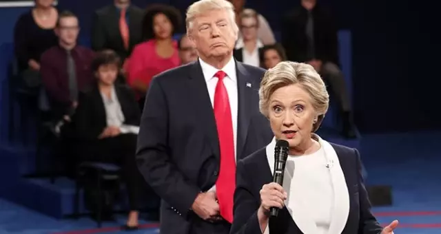 Clinton, Kennedy'nin hayali mektubunu paylaşarak Trump'a göndermede bulundu: Kafamı bozma, seni ararım Clinton, Kennedy'nin hayali mektubunu paylaşarak Trump'a göndermede bulundu: Kafamı bozma, seni ararım