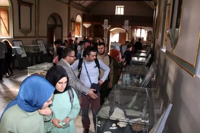 Coğrafya bölümü öğrencileri, Kula Jeoparkı'nı yerinde inceledi Coğrafya bölümü öğrencileri, Kula Jeoparkı'nı yerinde inceledi