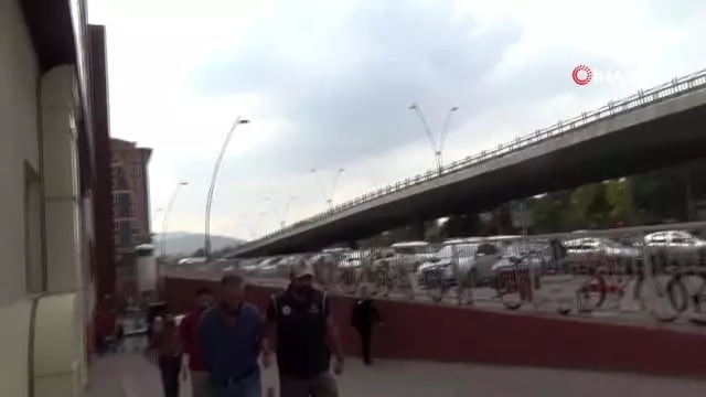 DEAŞ operasyonunda gözaltına alınan 3 kişi adliyeye sevk edildi DEAŞ operasyonunda gözaltına alınan 3 kişi adliyeye sevk edildi