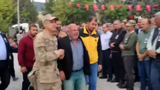 Derik'te şehit olan Uzman Çavuş Muhammed Önek son yolculuğuna uğurlanıyor Derik'te şehit olan Uzman Çavuş Muhammed Önek son yolculuğuna uğurlanıyor