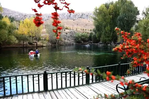 'Doğal akvaryum' Gökpınar Gölü'nde sonbahar güzelliği 'Doğal akvaryum' Gökpınar Gölü'nde sonbahar güzelliği
