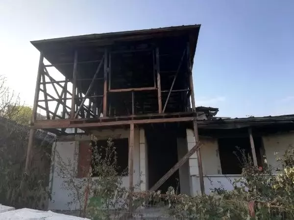 Dövdüğü gelininin evini yaktı