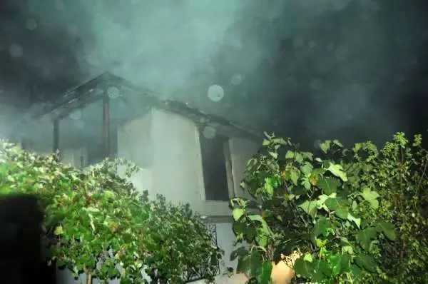 Dövdüğü gelininin evini yaktı Dövdüğü gelininin evini yaktı