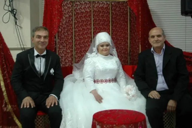 Down sendromlu Rabia'ya telli duvaklı düğün Down sendromlu Rabia'ya telli duvaklı düğün