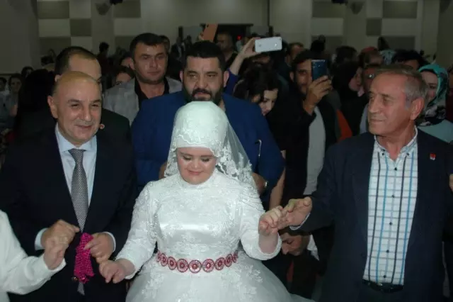 Down sendromlu Rabia'ya telli duvaklı düğün Down sendromlu Rabia'ya telli duvaklı düğün