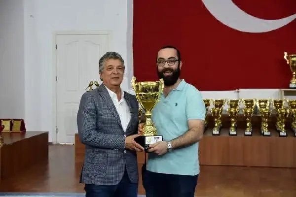 Edremit'te 4'üncü EYCC Yorkshire Kanarya Yarışması yapıldı Edremit'te 4'üncü EYCC Yorkshire Kanarya Yarışması yapıldı