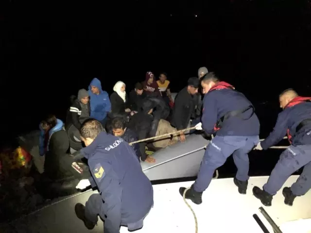 Ege Denizi'nde göçmen hareketliliği: 378 kişi yakalandı Ege Denizi'nde göçmen hareketliliği: 378 kişi yakalandı