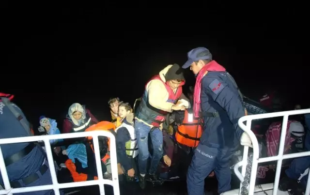 Ege Denizi'nde göçmen hareketliliği: 378 kişi yakalandı Ege Denizi'nde göçmen hareketliliği: 378 kişi yakalandı