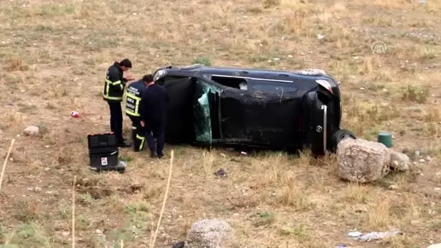 Ehliyetsiz sürücünün otomobili uçuruma yuvarlandı: 1 ölü, 1 yaralı Ehliyetsiz sürücünün otomobili uçuruma yuvarlandı: 1 ölü, 1 yaralı
