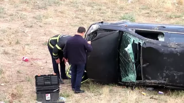 Ehliyetsiz sürücünün otomobili uçuruma yuvarlandı: 1 ölü, 1 yaralı Ehliyetsiz sürücünün otomobili uçuruma yuvarlandı: 1 ölü, 1 yaralı
