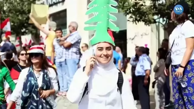 Ekonomik Krizin Gölgesindeki Lübnan'da Gösteriler Sürüyor Ekonomik Krizin Gölgesindeki Lübnan'da Gösteriler Sürüyor