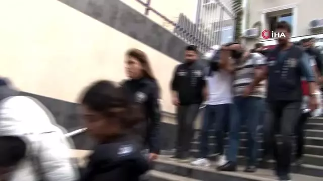 Emlak dolandırıcıları adliyeye sevk edildi Emlak dolandırıcıları adliyeye sevk edildi