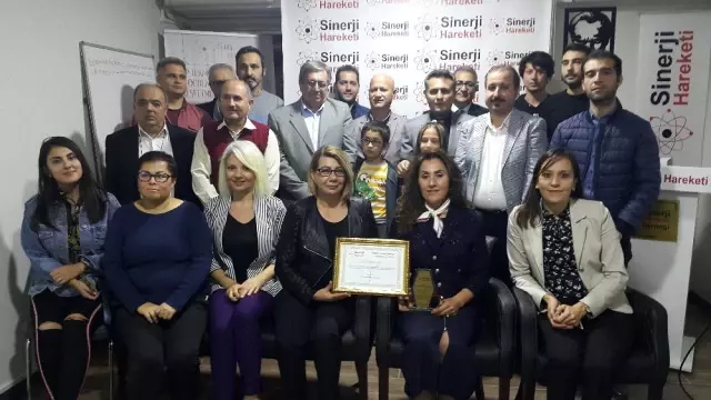 Eskişehirli eczacı Fatımatüzzehra Kıraç'tan 'Uyuşturucuyla Mücadele' konferansı Eskişehirli eczacı Fatımatüzzehra Kıraç'tan 'Uyuşturucuyla Mücadele' konferansı