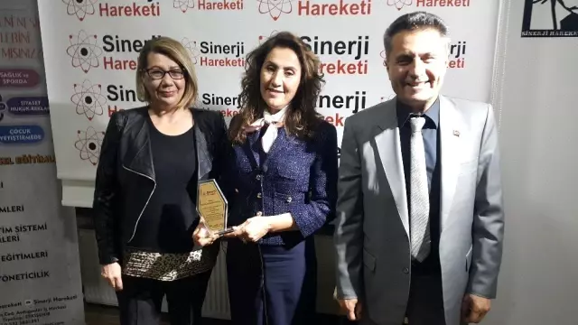 Eskişehirli eczacı Fatımatüzzehra Kıraç'tan 'Uyuşturucuyla Mücadele' konferansı Eskişehirli eczacı Fatımatüzzehra Kıraç'tan 'Uyuşturucuyla Mücadele' konferansı