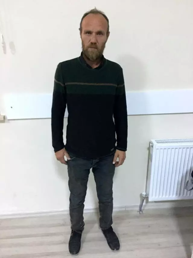 Evin musluklarını çalan şüpheli, havalandırma camında suçüstü yakalandı Evin musluklarını çalan şüpheli, havalandırma camında suçüstü yakalandı