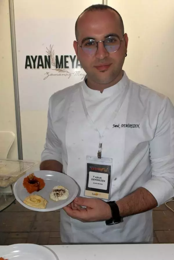 Gastronomi festivalinde balkabaklı makarna ile karidesli börek ilgi gördü Gastronomi festivalinde balkabaklı makarna ile karidesli börek ilgi gördü
