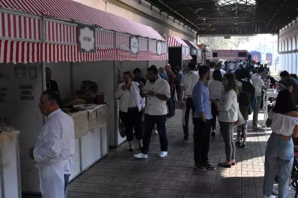 Gastronomi festivalinde balkabaklı makarna ile karidesli börek ilgi gördü Gastronomi festivalinde balkabaklı makarna ile karidesli börek ilgi gördü