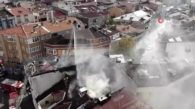 Gaziosmanpaşa'da korkutan çatı yangını havadan görüntülendi Gaziosmanpaşa'da korkutan çatı yangını havadan görüntülendi