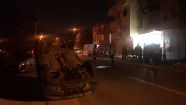 Gemlik'te otomobil ile traktör çarpıştı: 2 yaralı Gemlik'te otomobil ile traktör çarpıştı: 2 yaralı