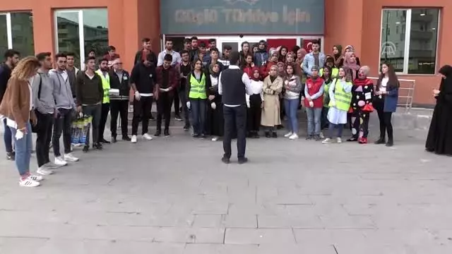 Gönüllüler farkındalık için temizlik yaptı Gönüllüler farkındalık için temizlik yaptı